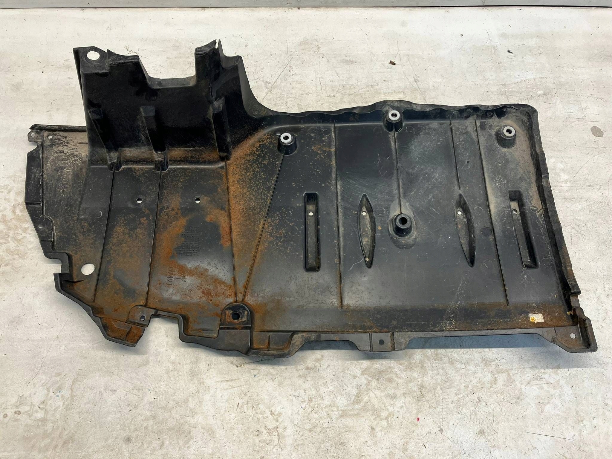 allegro-7aff2a6ad82d7d13eab0065f COROLLA E21 KOMBI OSŁONA PODWOZIA TYLNA TYŁ POD WANNE 58399-02170 - obrazek 1