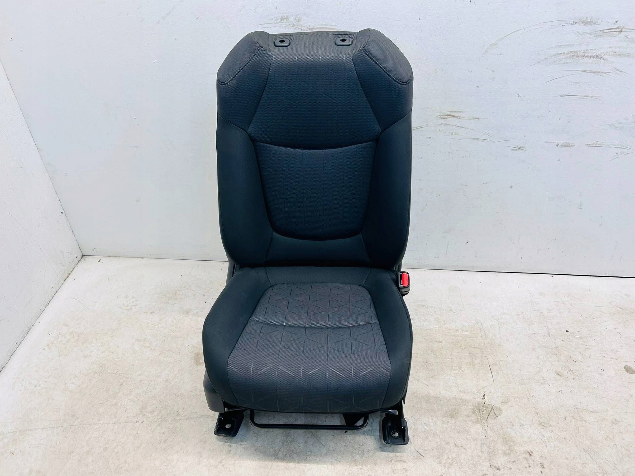 allegro-7b0eda954522646443902e27 RAV4 V FOTEL PRZEDNI PRAWY PRZÓD PASAŻERA MATERIAŁ - obrazek 1