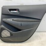 COROLLA E21 LIFT KOMBI BOCZEK TAPICERKA DRZWI TYLNYCH PRAWYCH PRAWY TYŁ (1)