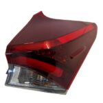 AURIS II LIFT HATCHBACK LAMPA TYLNA PRAWY TYŁ USZKODZONA