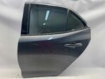 COROLLA E21 HATCHBACK DRZWI TYLNE LEWE LEWY TYŁ KOMPLETNE (1G3) HB