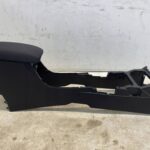 COROLLA E21 PODŁOKIETNIK TUNEL ŚRODKOWY MATERIAŁOWY PRZESUWNY RYSY !!!