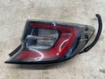COROLLA E21 HATCHBACK LAMPA TYLNA PRAWA PRAWY TYŁ KOMPLETNA Z ZAŚLEPKĄ