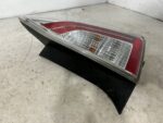 PRIUS III LIFT LAMPA TYLNA PRAWY TYŁ USZKODZONA - obrazek 3