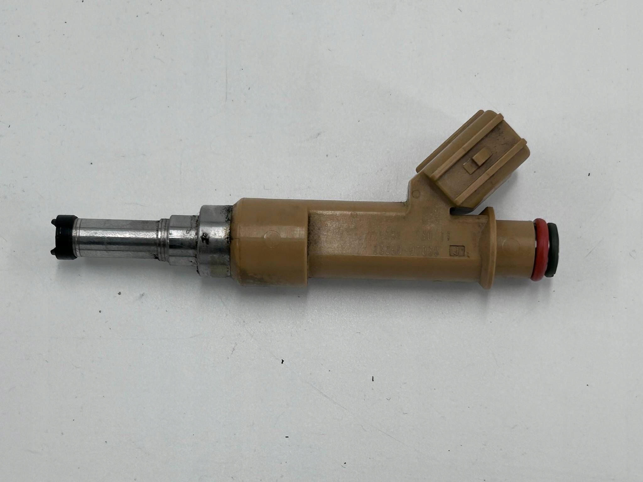 allegro-83dc932627805c3013c6d564 AURIS II HYBRYDA PRIUS III PRIUS PLUS + WTRYSKIWACZ PALIWA 23250-0T030 - obrazek 1