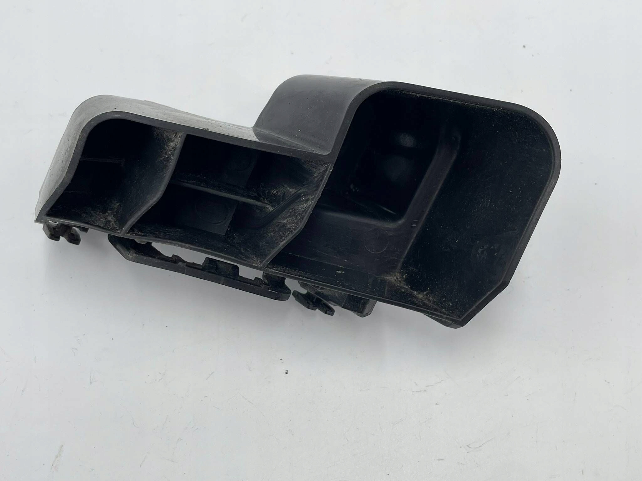 allegro-86f9949a2398f3fe288a9b12 COROLLA E21 KOMBI ŚLIZG ZDERZAKA TYLNEGO PRAWY TYŁ POD LAMPĘ 52155-02150 - obrazek 1