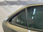 YARIS CROSS DRZWI TYLNE PRAWE PRAWY TYŁ KOMPLETNE Z LISTWĄ 6X1 - obrazek 2
