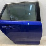 COROLLA E21 KOMBI DRZWI TYLNE PRAWE PRAWY TYŁ KOMPLETNE 8Y8 RYSA
