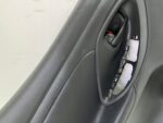 YARIS IV BOCZEK TAPICERKA DRZWI TYLNYCH LEWY TYŁ CZARNA PLASTIK ELEKTRYKA - obrazek 4