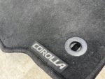 COROLLA E21 KOMBI ZESTAW DYWANIKÓW DYWANIKI WYCIERACZKI ORYGINAŁ KOMPLET - obrazek 8