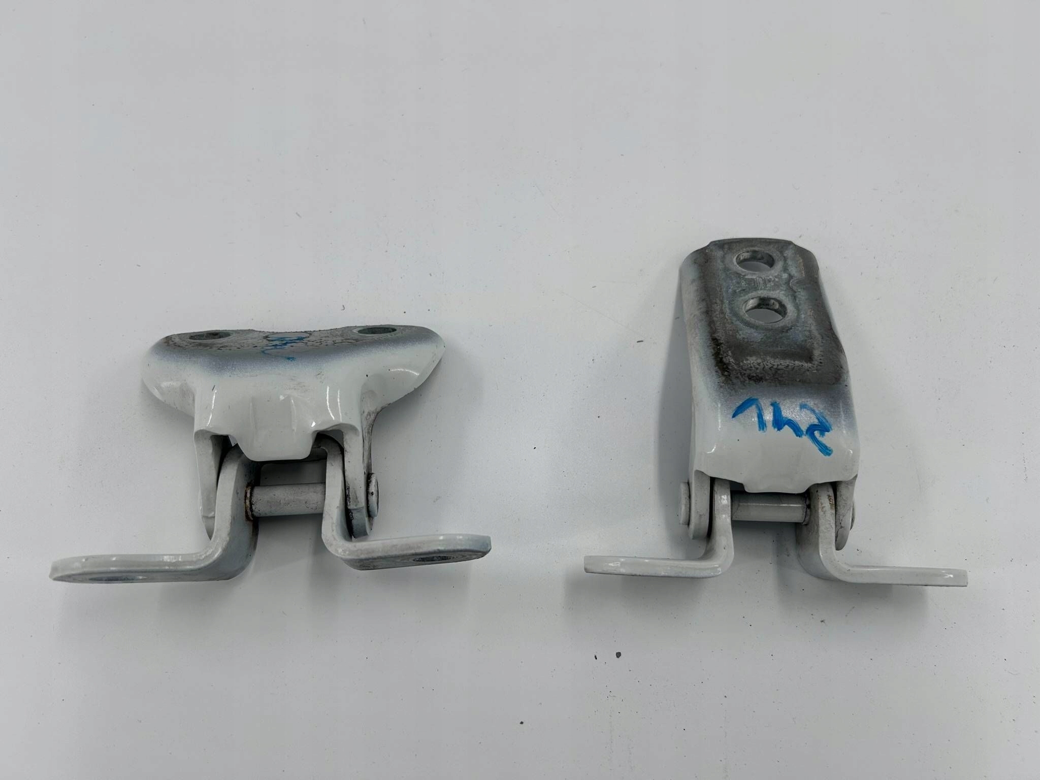 allegro-91fb8e6aa9e0da9a3f53477b RAV4 V ZAWIASY DRZWI PRZEDNICH LEWY PRZÓD 070 2QJ - obrazek 1