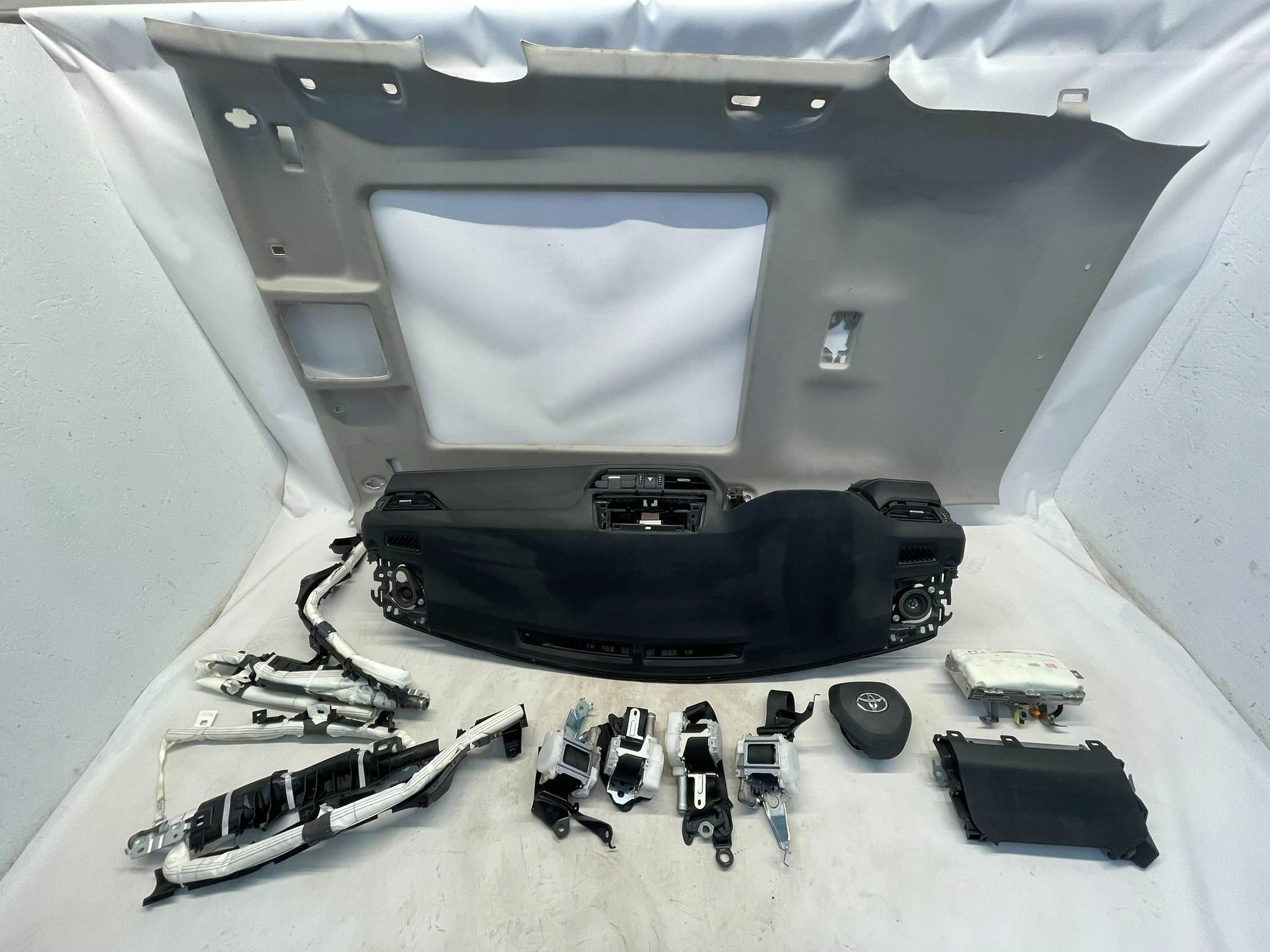 allegro-93e13dcb1b8637fd35568fe1 RAV4 V DESKA KONSOLA PASY KURYNY AIRBAG PODSUFITKA PANORAMA CZARNA DESKA - obrazek 1