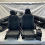 COROLLA E21 LIFT HATCHBACK FOTELE PÓŁSKÓRA BOCZEK PODŁOKIETNIK PRZYCISK KPL