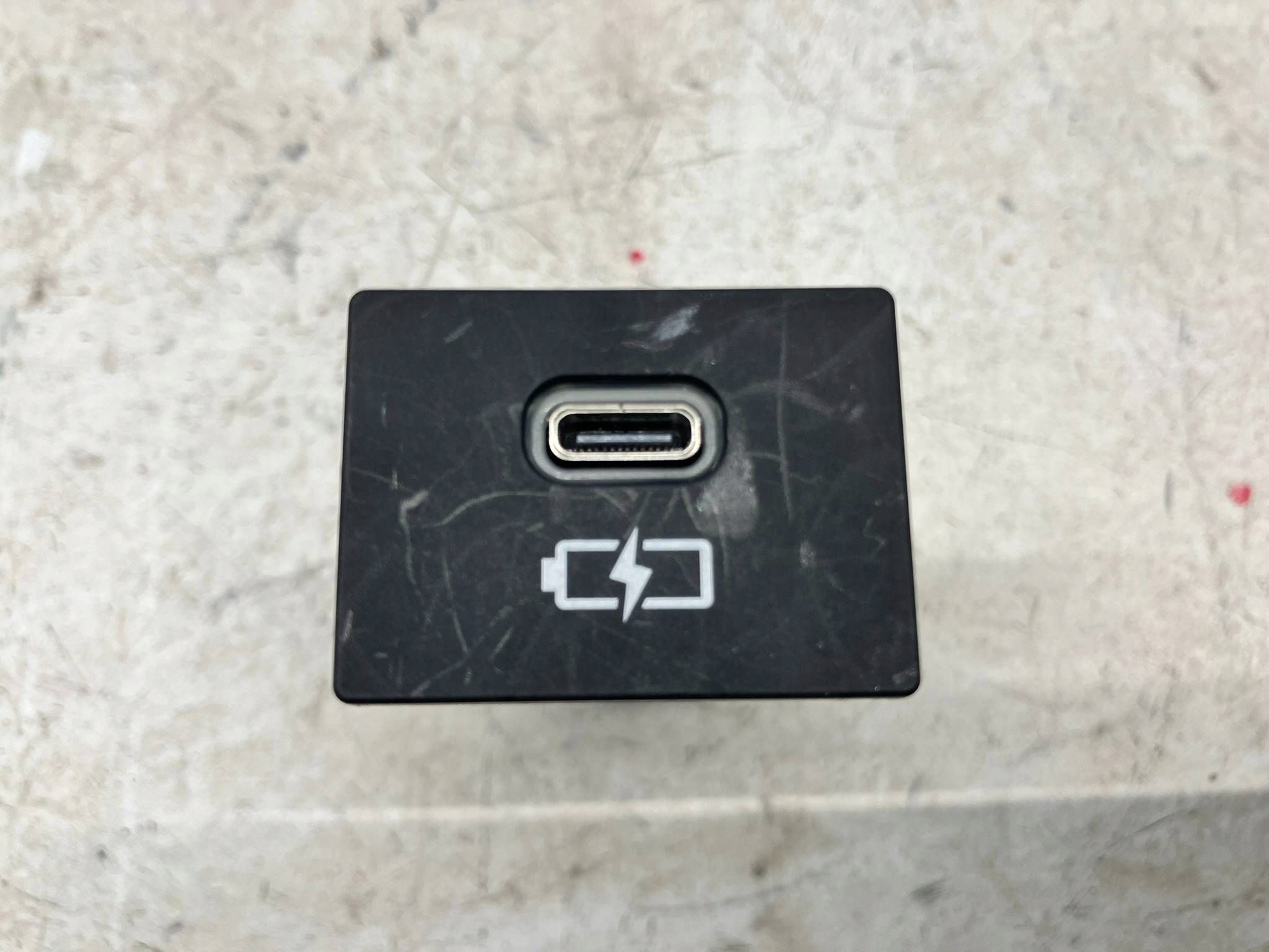 allegro-96dc06b3f095749be29cad5e COROLLA E21 LIFT GNIAZDO ZŁĄCZE USB TYP-C - obrazek 1