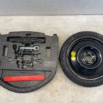COROLLA E21 KOMBI ZESTAW KOŁA DOJAZDOWEGO ZAPASOWEGO 125/70D17 2023R