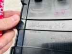 YARIS IV CROSS MAZDA 2 OSŁONA TUNELU ŚRODKOWEGO PODŁOKIETNIKA TYŁ TYLNA - obrazek 4