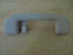 COROLLA E21 UCHWYT PODSUFITKI PRAWY TYŁ BEŻ - obrazek 2