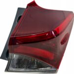 AURIS II LIFT HATCHBACK LAMPA TYLNA PRAWY TYŁ USZKODZONA
