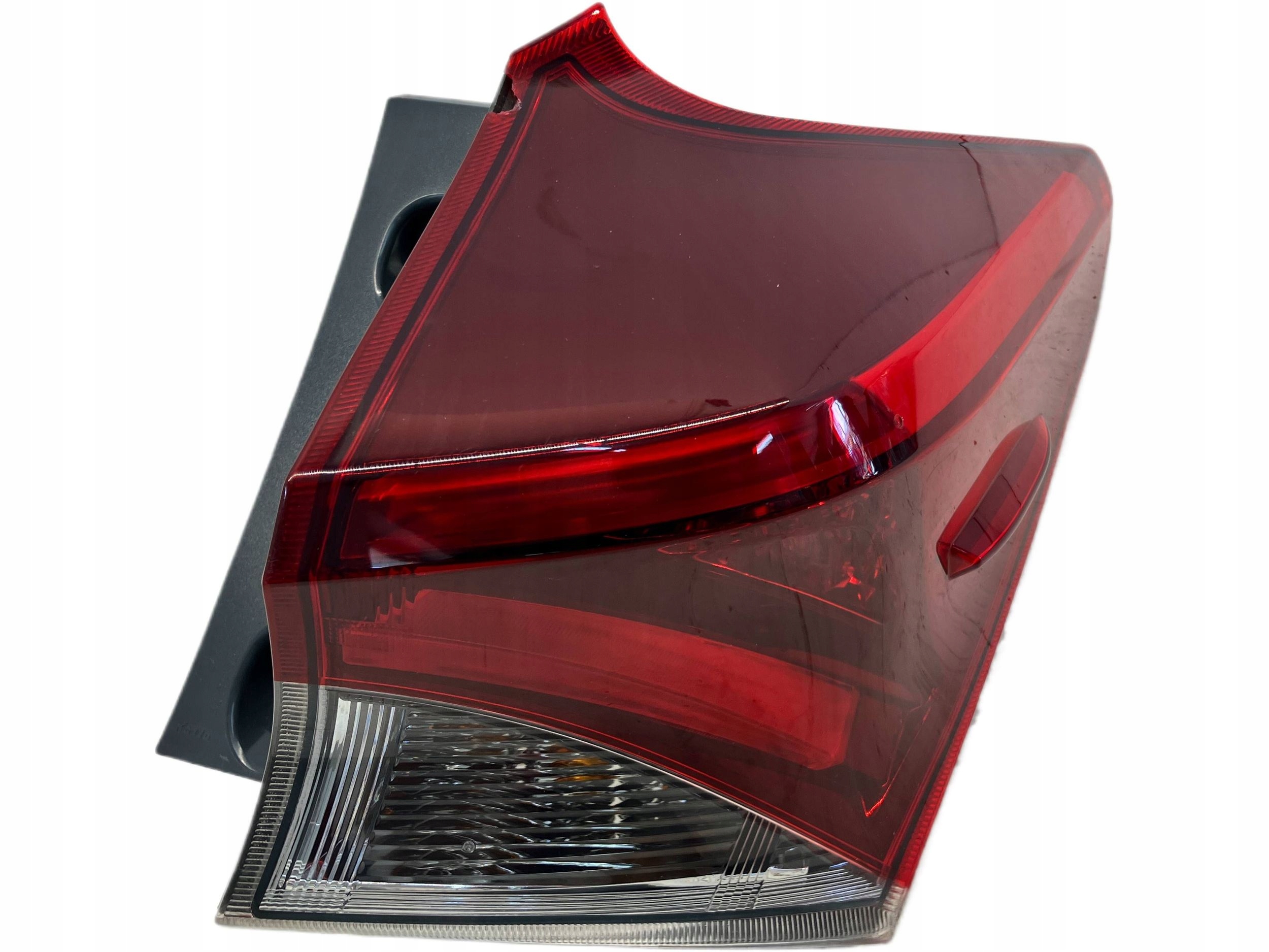 allegro-a12e68a863ce8892635aada8 AURIS II LIFT HATCHBACK LAMPA TYLNA PRAWY TYŁ USZKODZONA - obrazek 1