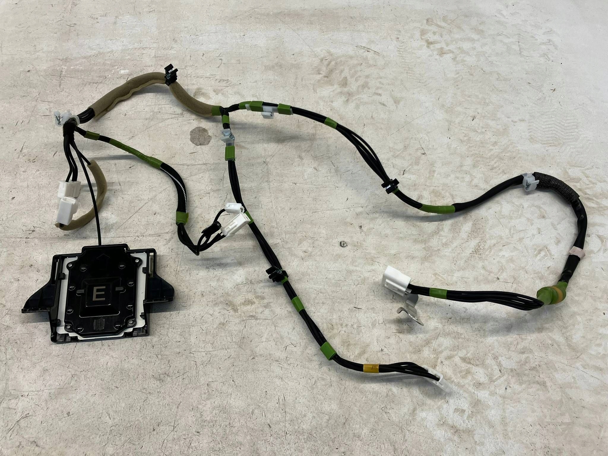 allegro-a2a7b5948b9efa83069badff RAV4 V ANTENA GPS NAWIGACJI NAVI POD DESKĄ KONSOLE 86862-42010 - obrazek 1
