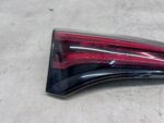 RAV4 IV LIFT LAMPA TYLNA PRAWA PRAWY TYŁ W KLAPE USZKODZONA 81590-42031 - obrazek 6