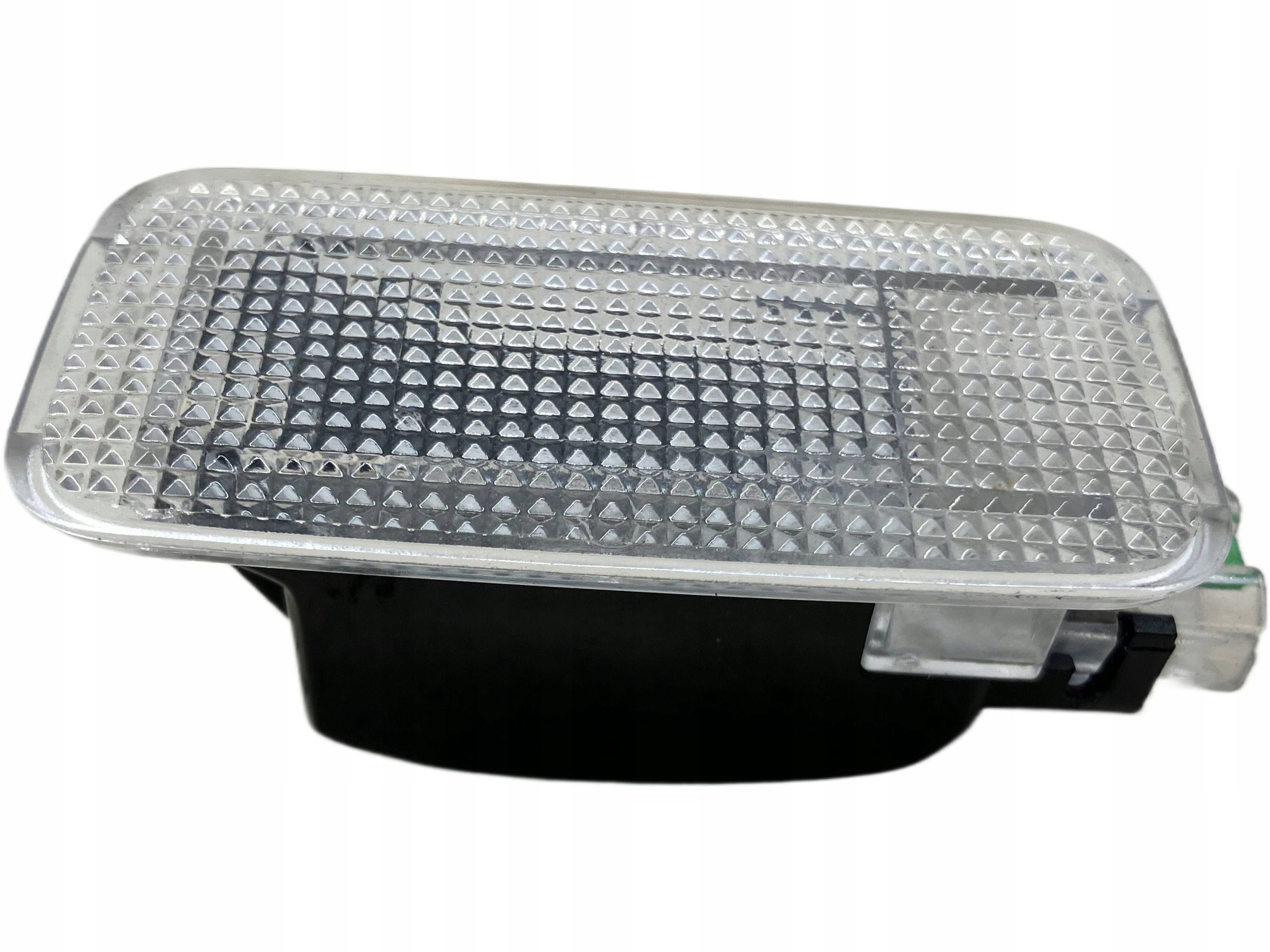 allegro-a412920b107f274d85d82d8d AVENSIS T27 LAMPKA OŚWIETLENIA WNĘTRZA BAGAŻNIKA 81330-02060 - obrazek 1