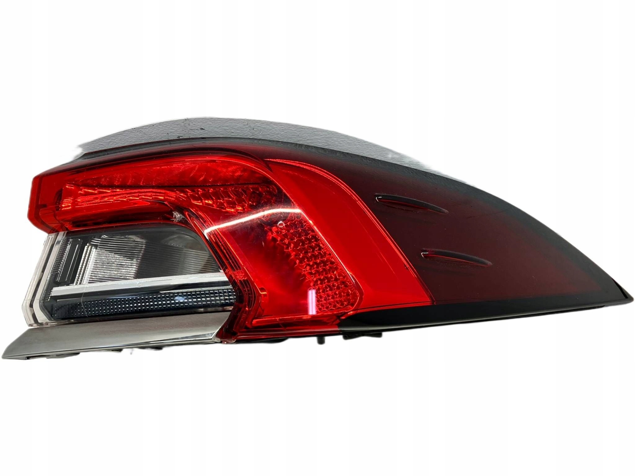 allegro-aa8792e06eb2f1fe2be2b113 COROLLA E21 SEDAN LAMPA TYLNA PRAWA PRAWY TYŁ ZWYKŁA RYSA !!! - obrazek 1