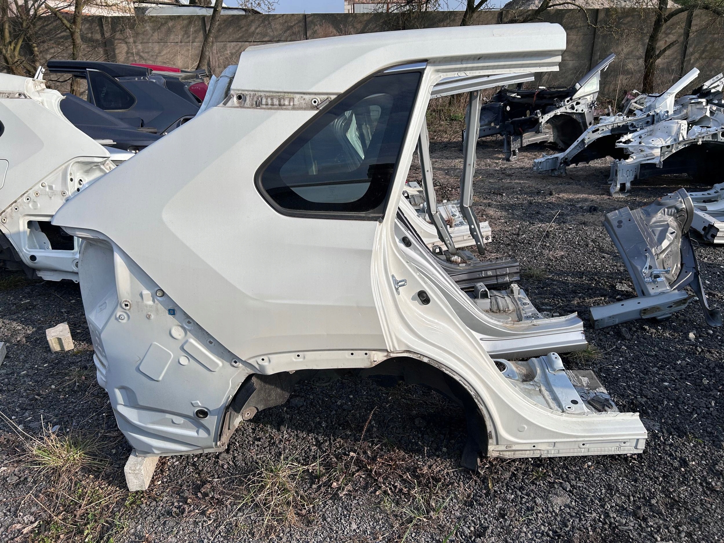 allegro-ab42437d2f9334743cba4389 RAV4 V ĆWIARTKA BŁOTNIK TYLNY PRAWY TYŁ SZYBA 070 - obrazek 1