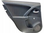 AVENSIS T27 LIFT T29 BOCZEK TAPICERKA DRZWI TYLNYCH LEWY TYŁ KORBA
