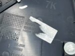 COROLLA E21 SEDAN OSŁONA NAKŁADKA TRÓJKĄT BŁOTNIKA TYLNEGO LEWA LEWY TYŁ - obrazek 4
