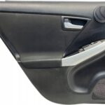 PRIUS III LIFT BOCZEK TAPICERKA DRZWI TYLNYCH LEWY TYŁ JBL