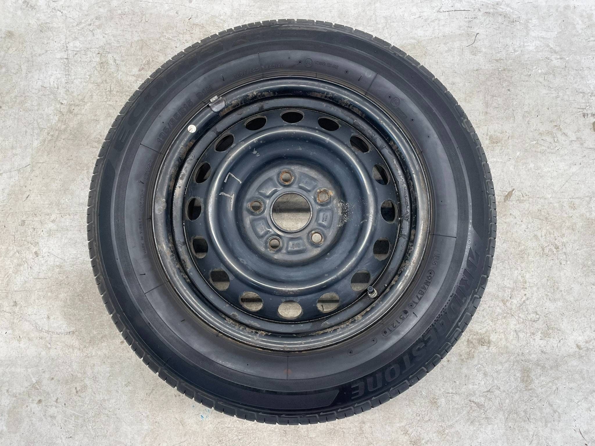 allegro-b3597922a318b58e8f63fd9c COROLLA E21 FELGA STALOWA KOŁO OPONA LETNIA CZUJNIK CIŚNIENIA 195/65R15 *2 - obrazek 1