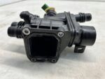 PROACE CITY 1.2T OBUDOWA TERMOSTATU TERMOSTAT 9812131480 USZKODZONA WTYCZKA - obrazek 2