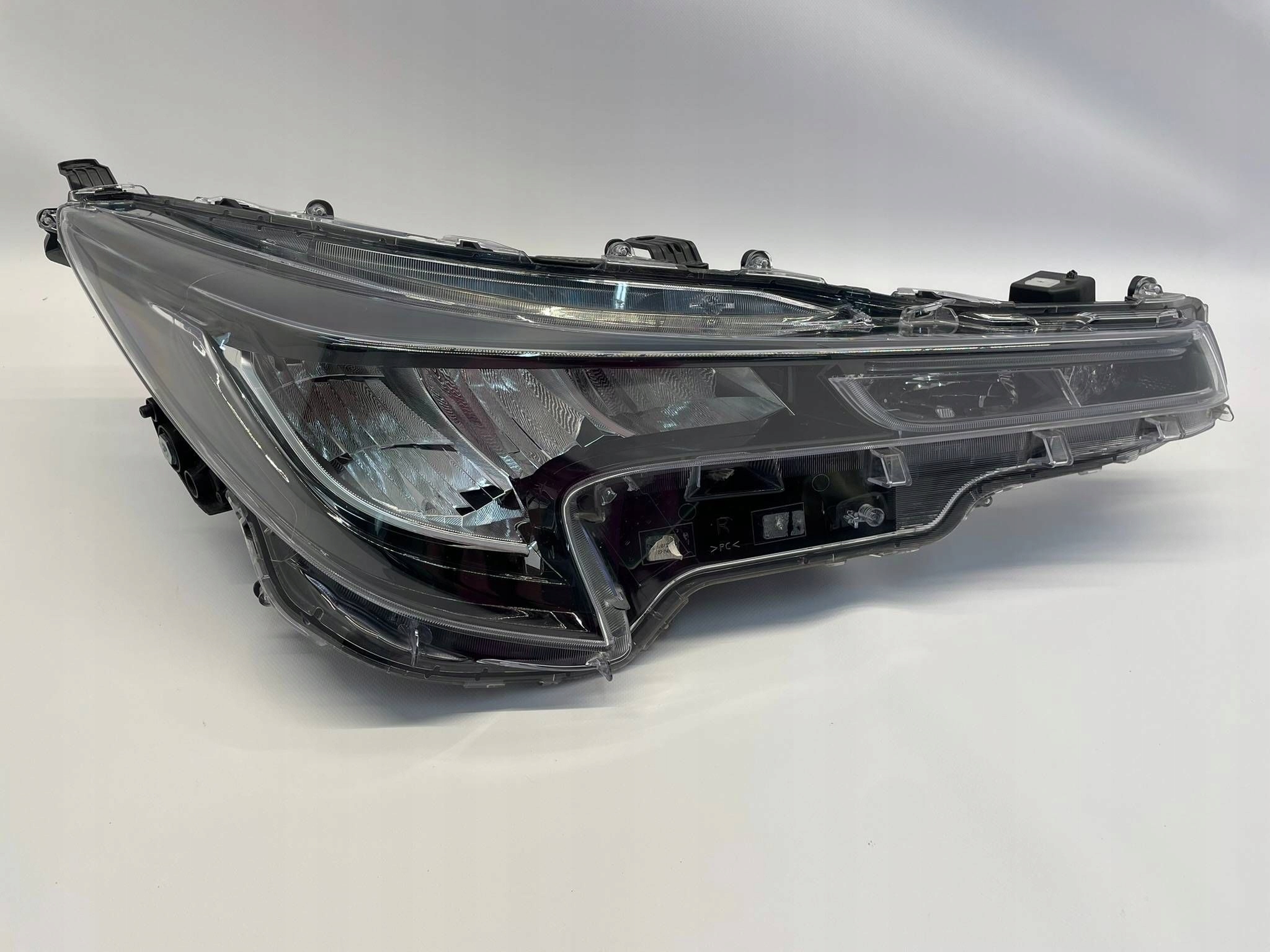 allegro-b55260e019490e8b6a7fb739 COROLLA E21 LIFT LAMPA PRZEDNIA PRAWA PRAWY PRZÓD BEZ SOCZEWKI LED USZK. - obrazek 1