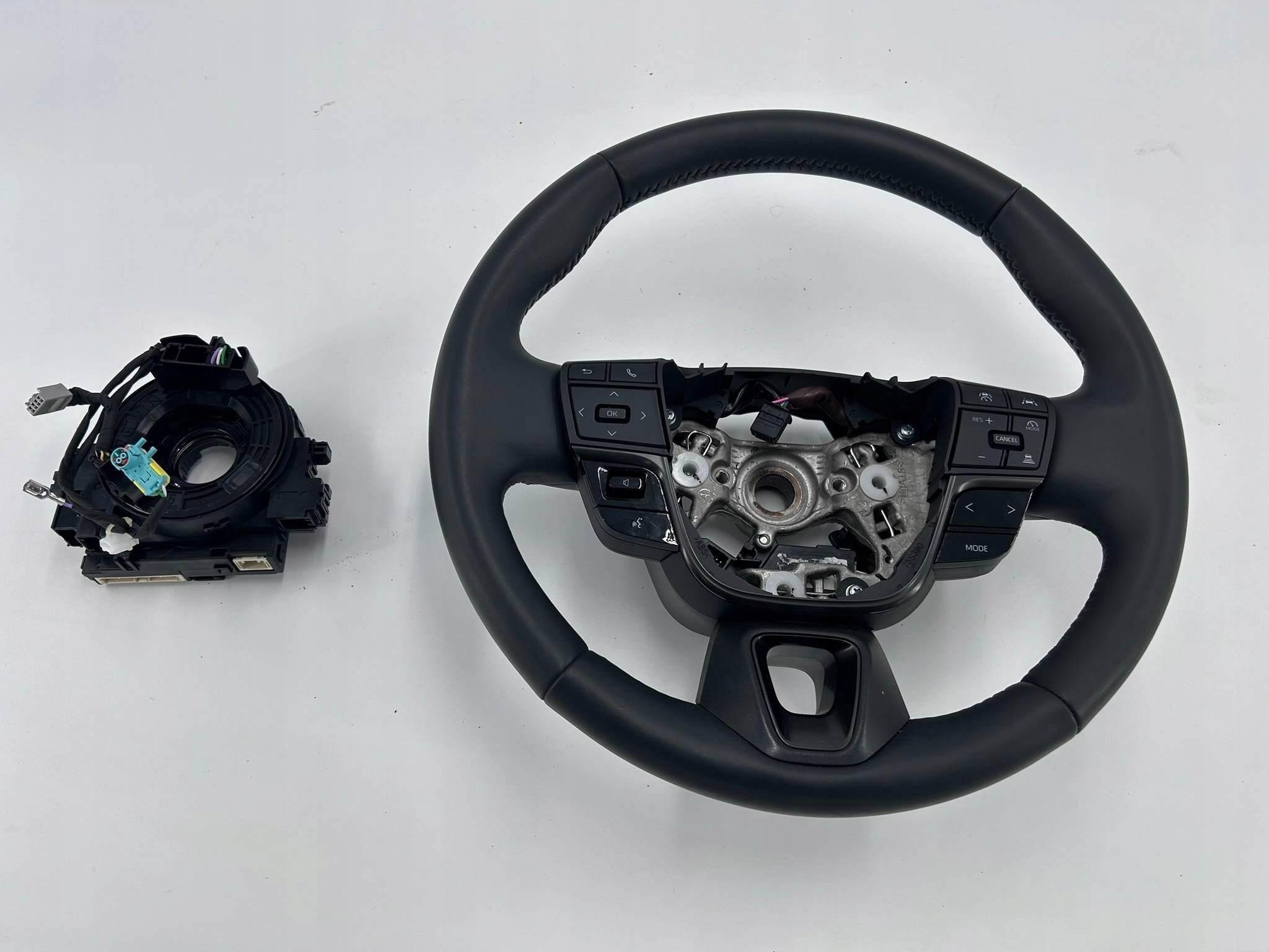 allegro-b5f4d3955a63d8136698d9c5 CHR C-HR II KIEROWNICA SKÓRZANA GRZANA MULTIFUNKCJA TAŚMA KOMPLET - obrazek 1