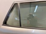 COROLLA E21 KOMBI DRZWI TYLNE PRAWY TYŁ KOMPLETNE 1L0 RYSY - obrazek 3