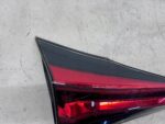 RAV4 IV LIFT LAMPA TYLNA PRAWA PRAWY TYŁ W KLAPE USZKODZONA 81590-42031 - obrazek 3