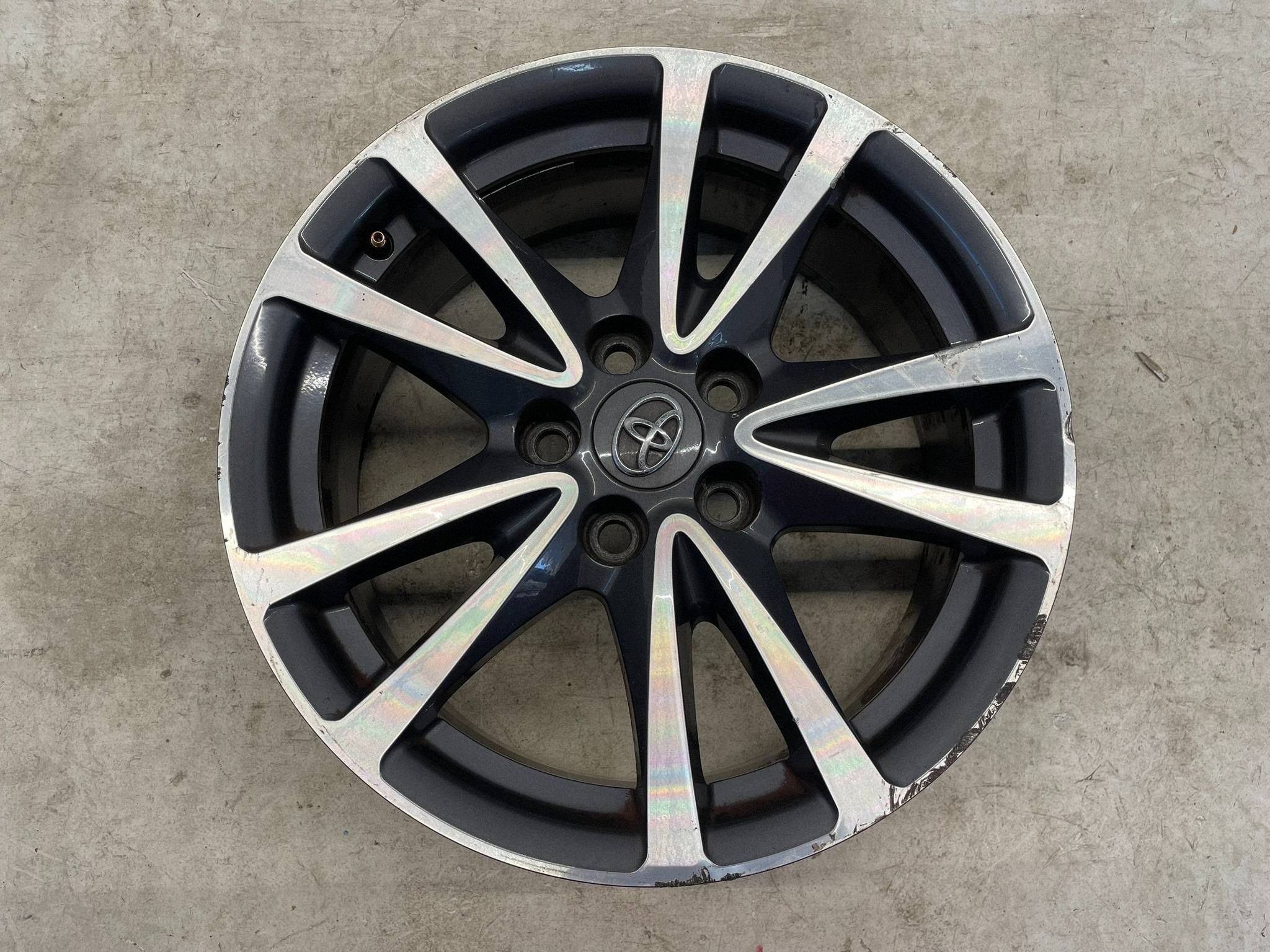 allegro-c2e0fbe34701a0667b4820ae AVENSIS T27 T29 FELGA ALUMINIOWA 17 CALI 7J ET45 5x114,3 **2 - obrazek 1
