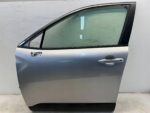COROLLA CROSS DRZWI PRZEDNIE LEWE LEWY PRZÓD LISTWA SZYBA KOMPLETNE 1L0