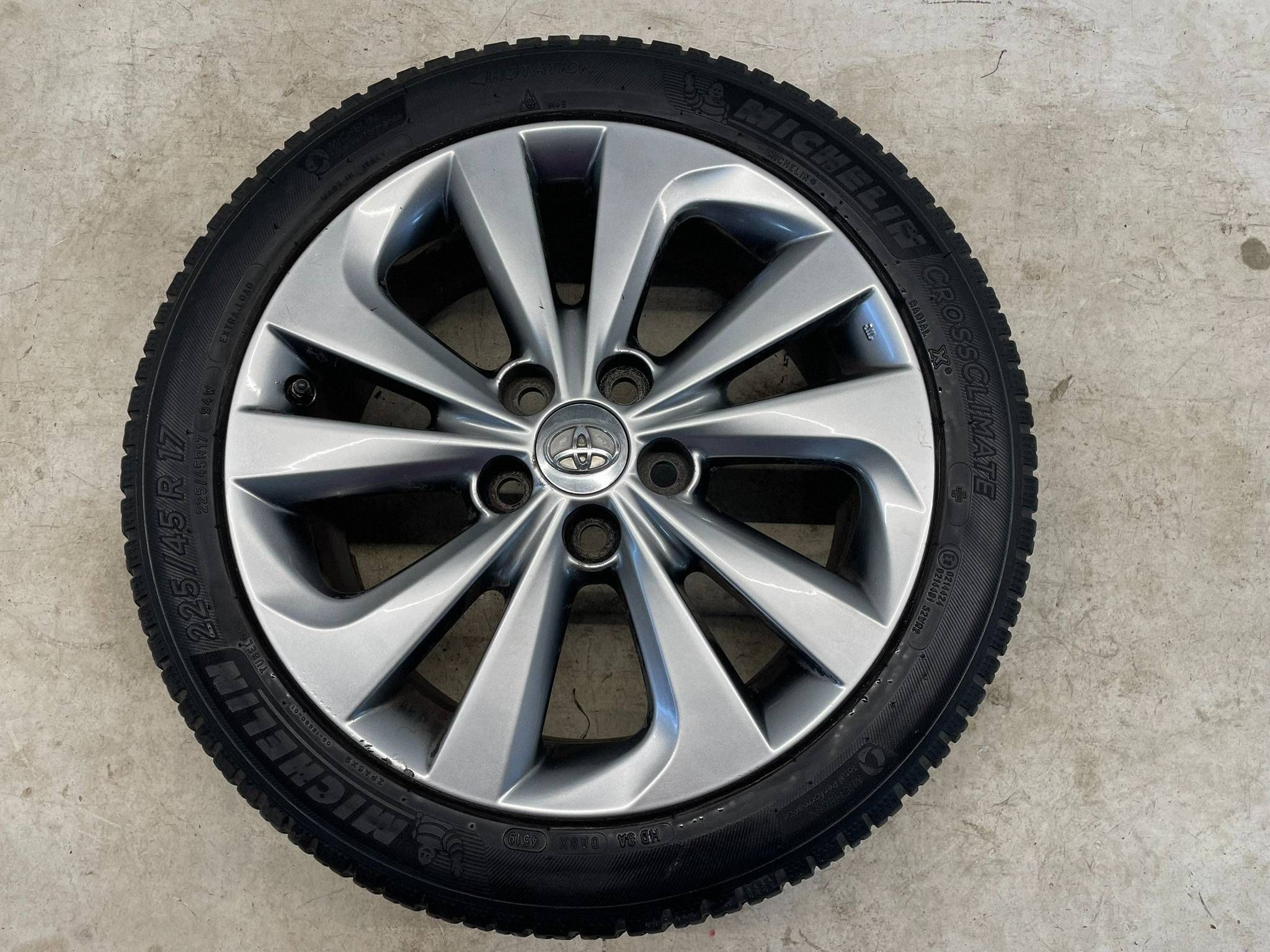 allegro-c7aaced85d446bddfa689963 AURIS II KOŁO FELGA ALUMINIOWA OPONA CZUJNIK CIŚNIENIA 225/45R17 17 CALI 7J - obrazek 1