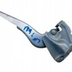 AVENSIS T27 LIFT T29 ZAWIAS MASKI POKRYWY SILNIKA LEWY 1F7