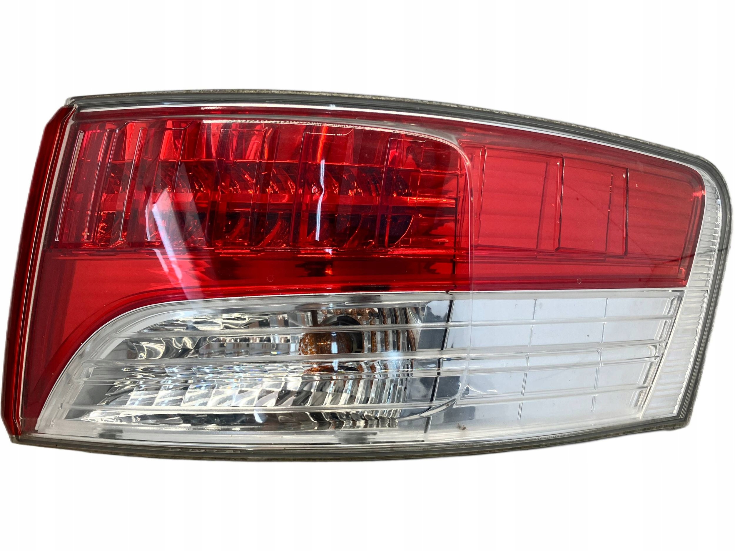 allegro-c93a008b41faf0a5a6b8a8ab AVENSIS T27 SEDAN LAMPA TYLNA PRAWA PRAWY TYŁ - obrazek 1