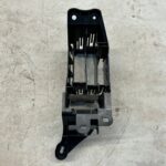 COROLLA E21 KASETA MOCOWANIE UCHWYT MODUŁU ZA SCHOWKIEM 82877-02090