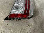 PRIUS III LIFT LAMPA TYLNA PRAWY TYŁ USZKODZONA - obrazek 4