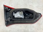 YARIS III LIFT LAMPA TYLNA PRAWY TYŁ W KLAPE ZWYKŁA - obrazek 4