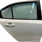 COROLLA E21 SEDAN DRZWI TYLNE PRAWY TYŁ KOMPLETNE 040 WGNIOT