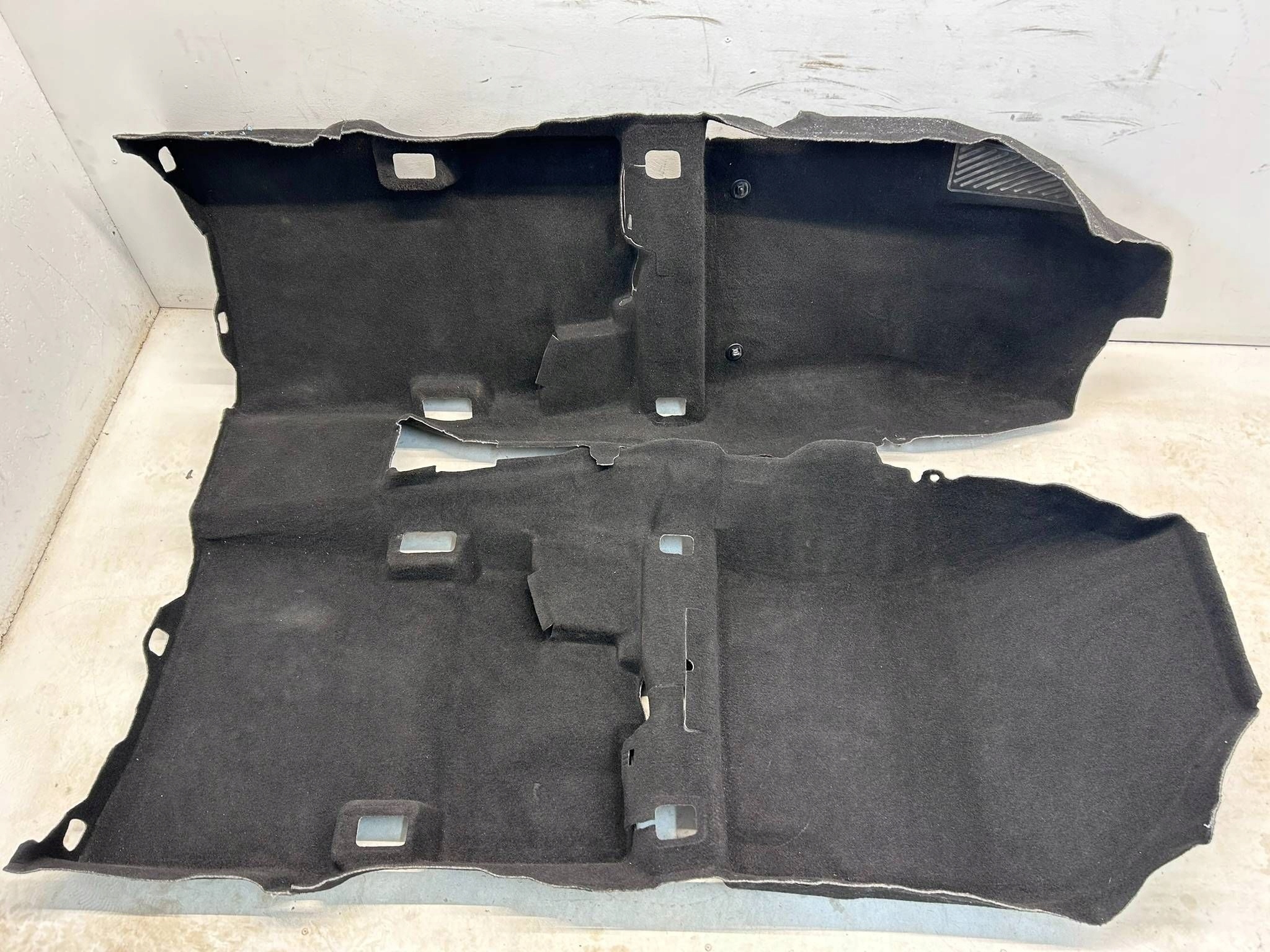 allegro-d2ccd7d7a4e3651273044e93 COROLLA E21 SEDAN DYWAN WYKŁADZINA WNĘTRZA PODŁOGI CZARNY - obrazek 1