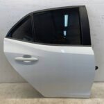 COROLLA E21 HATCHBACK DRZWI TYLNE PRAWE PRAWY TYŁ KOMPLETNE 040 HB
