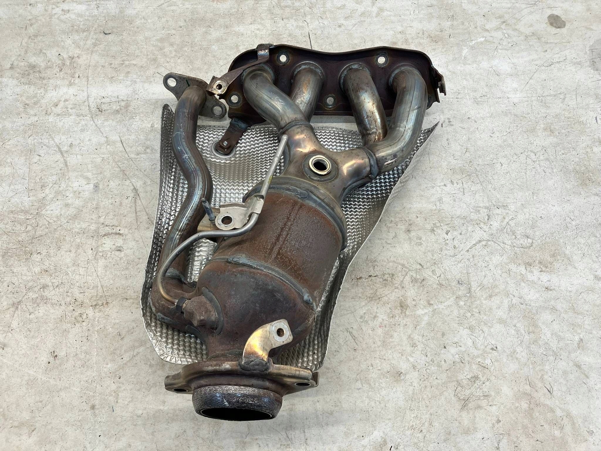 allegro-d51f8fd218bbd26d82497796 CHR C-HR II 2.0 PHEV KOLEKTOR WYDECHOWY KATALIZATOR 17141-F2360 - obrazek 1