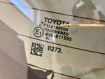 COROLLA E21 HATCHBACK SZYBA KLAPY TYLNEJ POKRYWY BAGAŻNIKA CIEMNA RYSY - obrazek 10